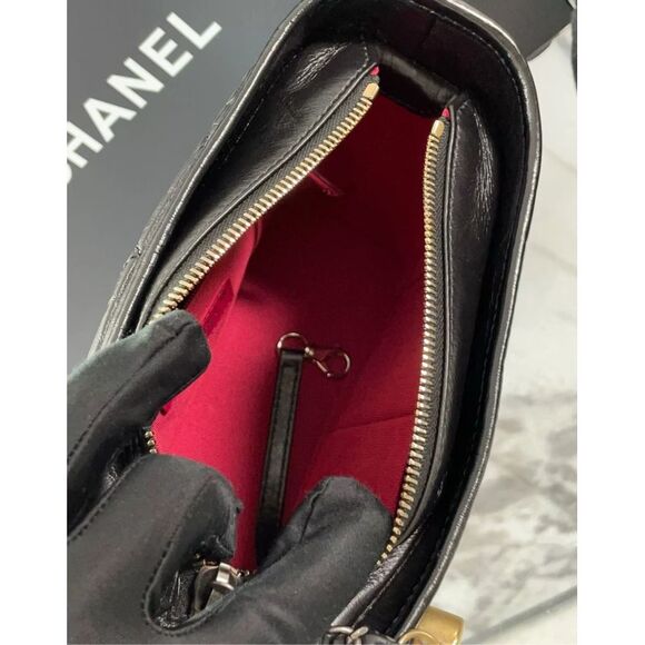 Chanel Women Pre-Loved Bag Very Good Condition - Picture 9 of 9